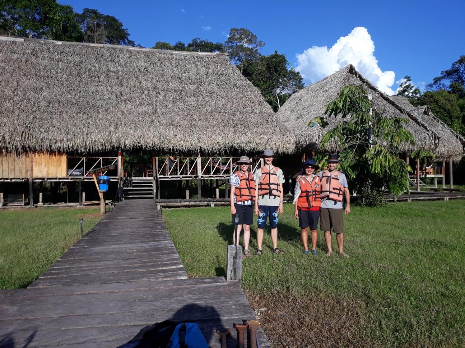 Aguas Negras River Lodge Puerto Montufar Exterior foto